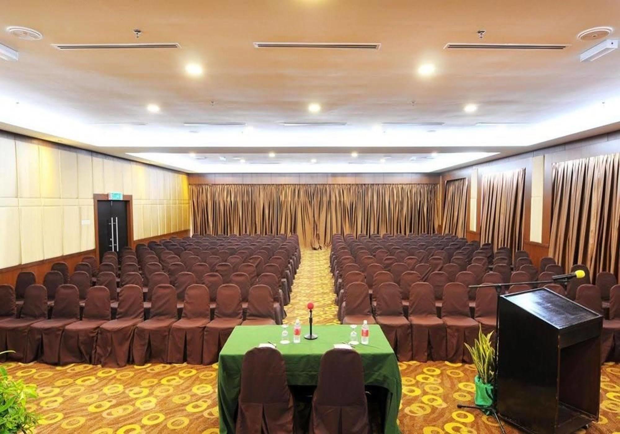 Hotel Sentral Melaka @ City Centre Экстерьер фото